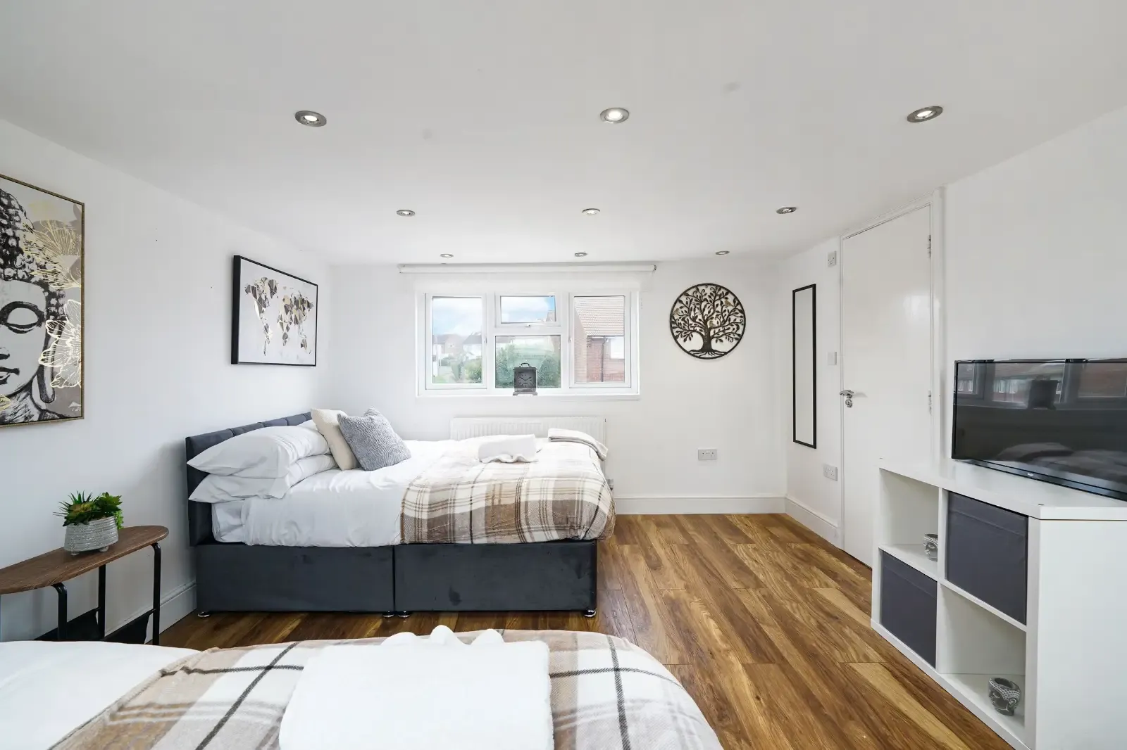 Elstree & Borehamwood 4 Bed in 52a Sullivan Way, Elstree, Borehamwood, WD6 3DJ, United Kingdom - Property image 12 - VivreStays
