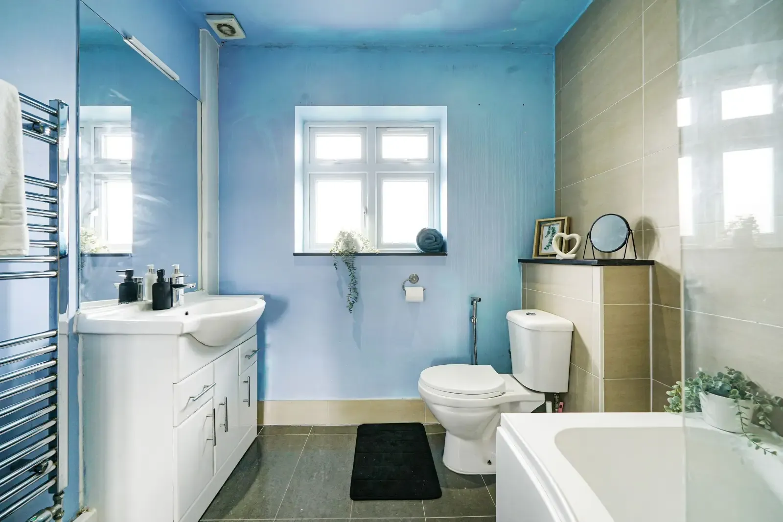 Elstree & Borehamwood 4 Bed in 52a Sullivan Way, Elstree, Borehamwood, WD6 3DJ, United Kingdom - Property image 16 - VivreStays