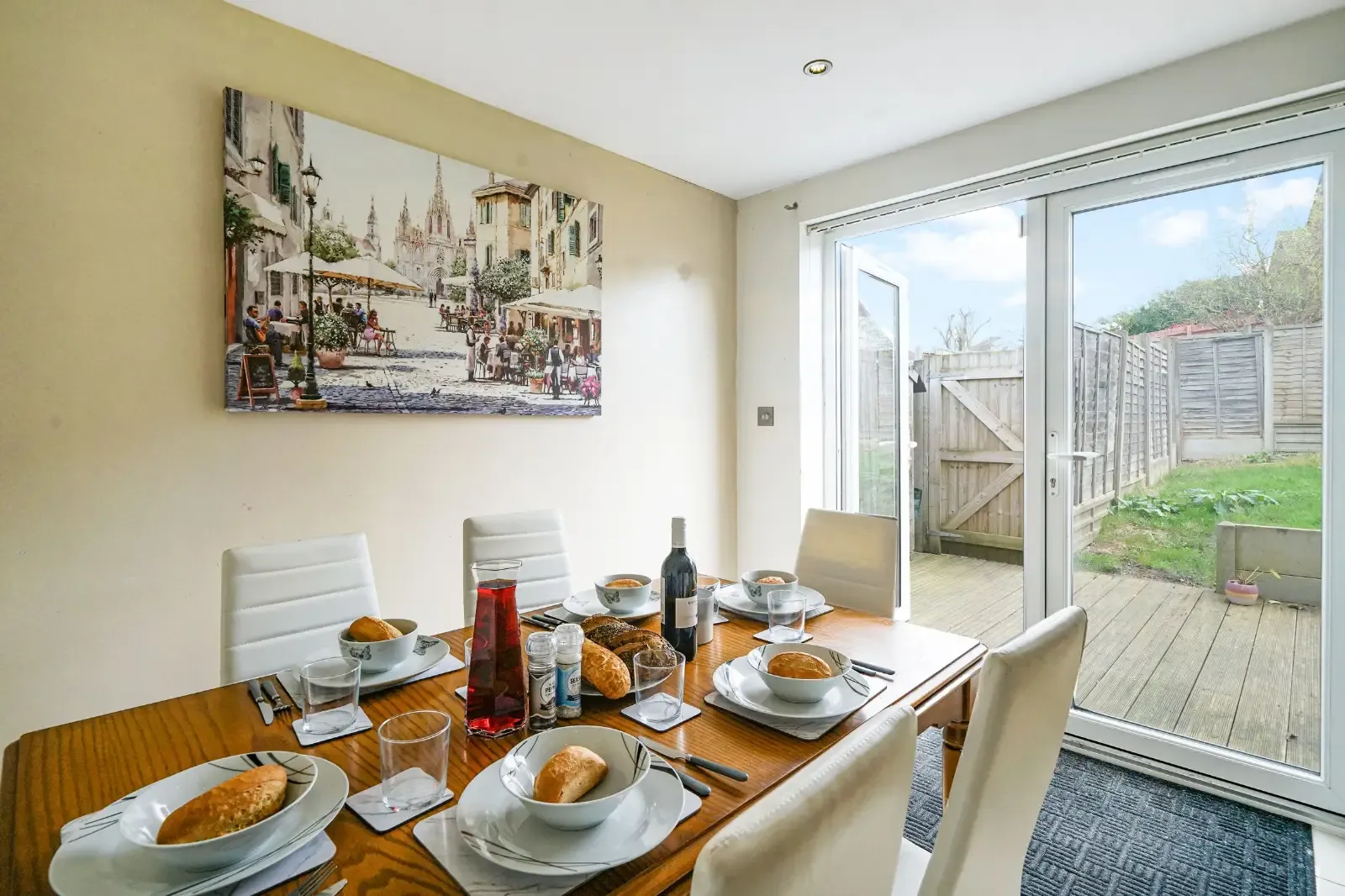 Elstree & Borehamwood 4 Bed in 52a Sullivan Way, Elstree, Borehamwood, WD6 3DJ, United Kingdom - Property image 18 - VivreStays