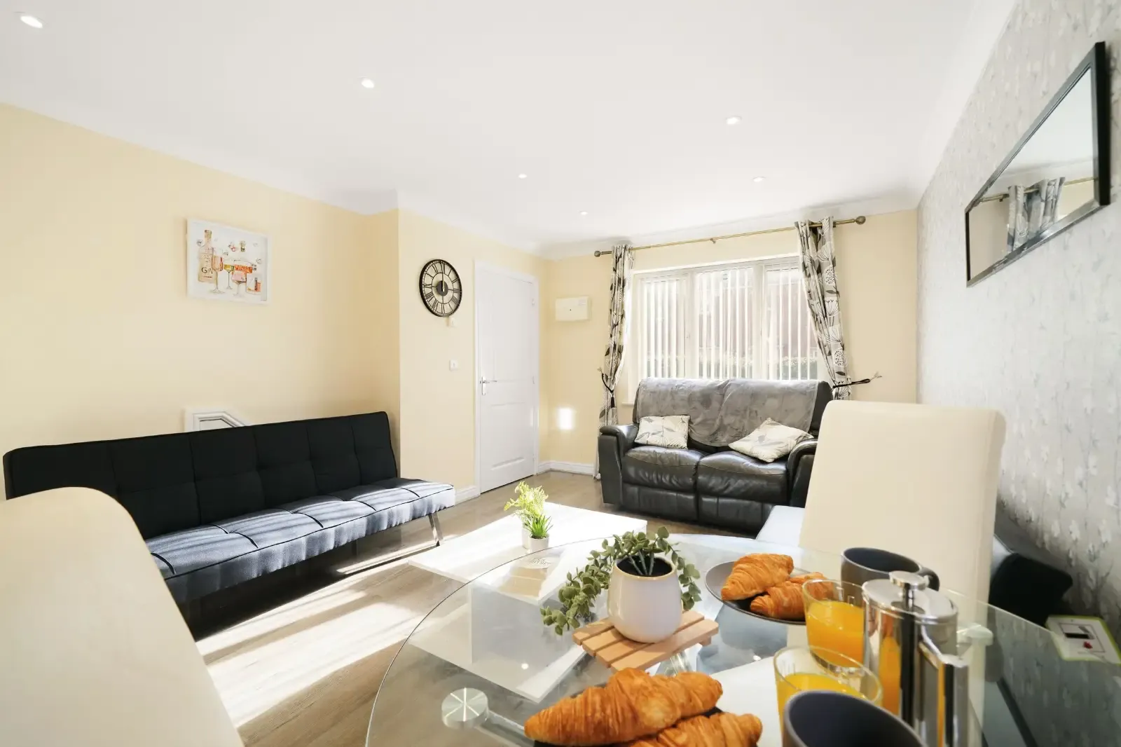 3 Bedroom Amersham in 19 The Bramblings, Little Chalfont, Amersham, HP6 6FN, United Kingdom - Property image 5 - VivreStays