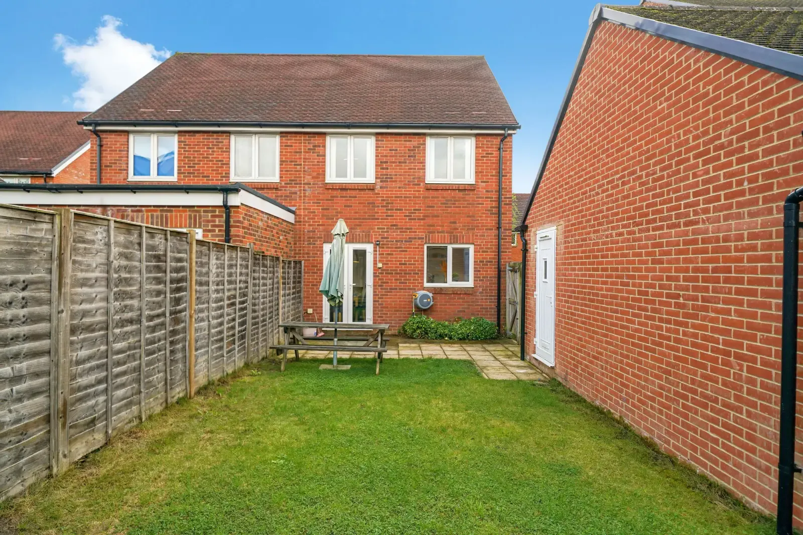 3 Bedroom Amersham in 19 The Bramblings, Little Chalfont, Amersham, HP6 6FN, United Kingdom - Property image 6 - VivreStays