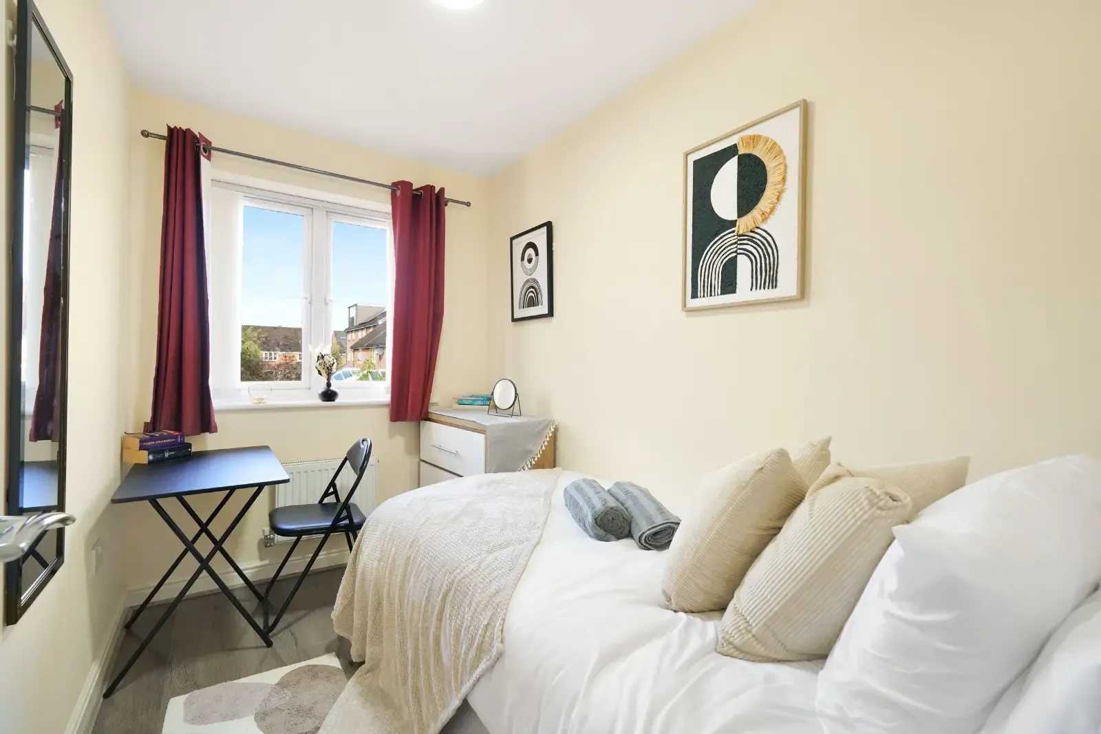 3 Bedroom Amersham in 19 The Bramblings, Little Chalfont, Amersham, HP6 6FN, United Kingdom - Property image 17 - VivreStays