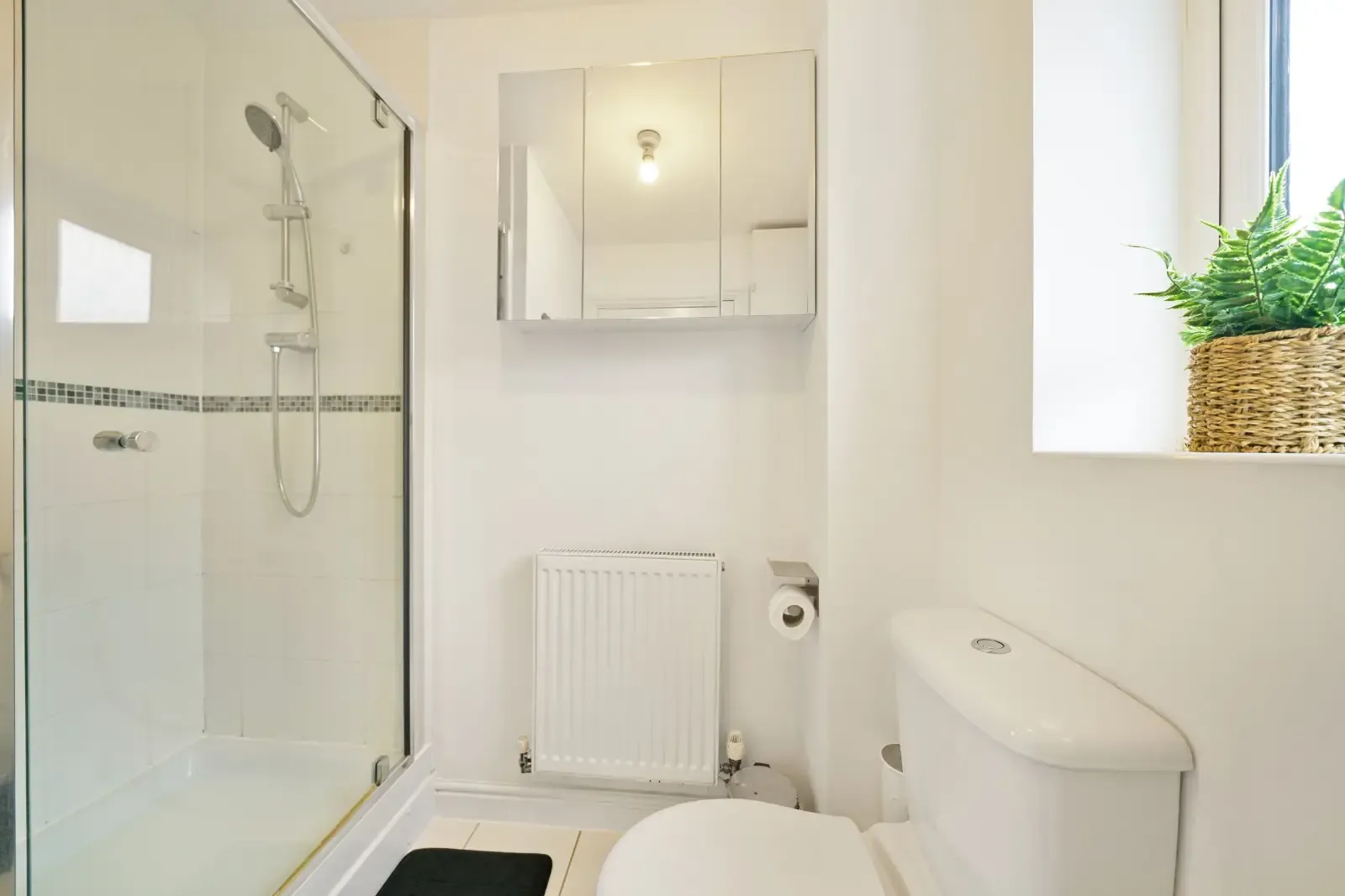 3 Bedroom Amersham in 19 The Bramblings, Little Chalfont, Amersham, HP6 6FN, United Kingdom - Property image 23 - VivreStays