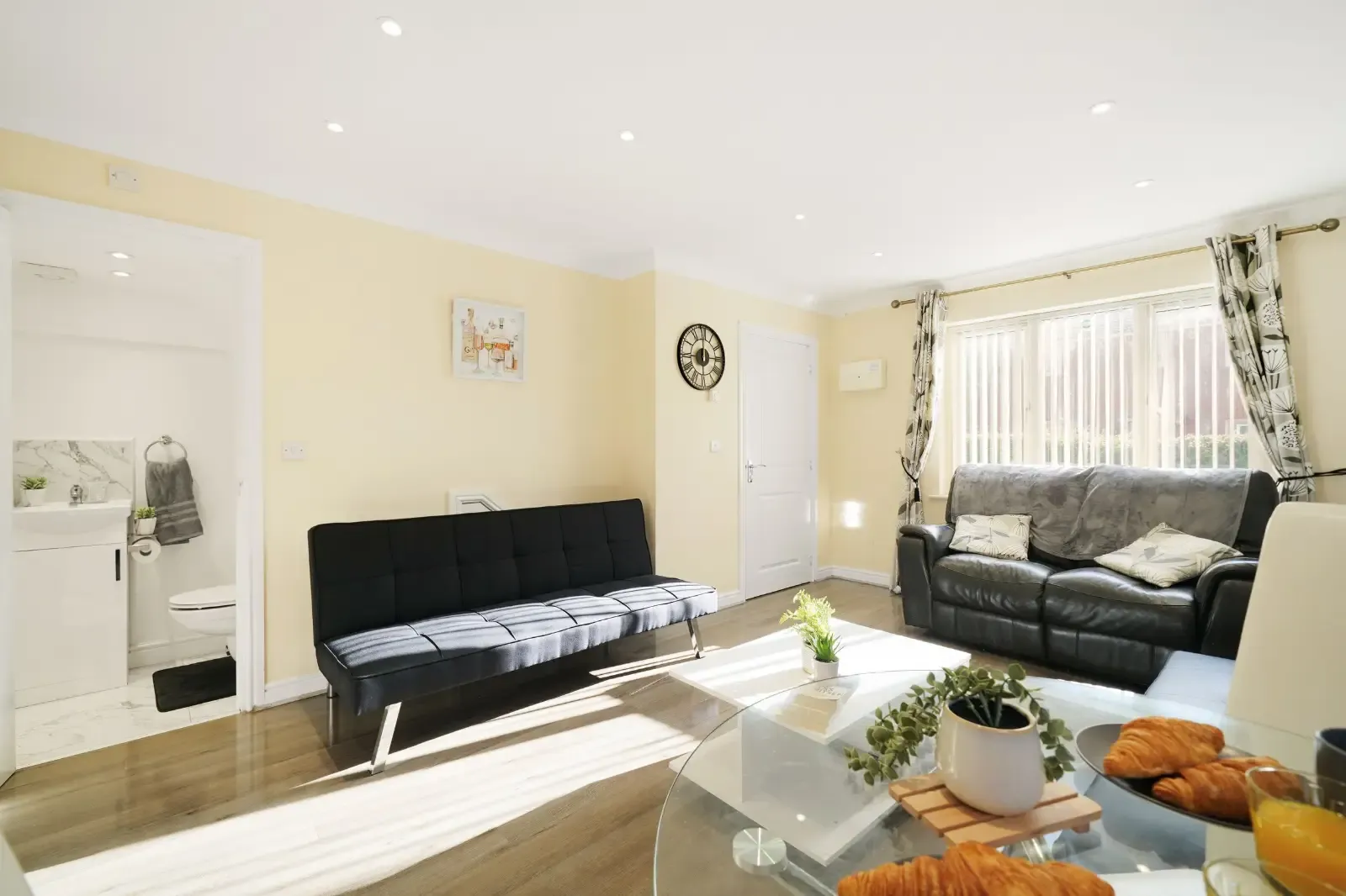 3 Bedroom Amersham in 19 The Bramblings, Little Chalfont, Amersham, HP6 6FN, United Kingdom - Property image 24 - VivreStays