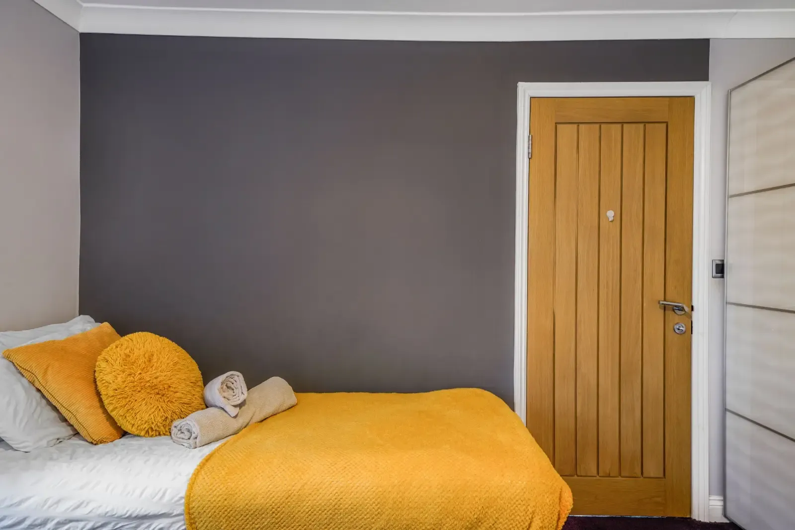 4 Bed 3 Bath in 27 Shirley Road, Maidenhead, SL6 4PH, United Kingdom - Property image 4 - VivreStays