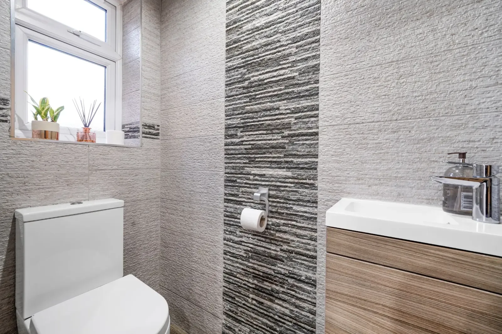 4 Bed 3 Bath in 27 Shirley Road, Maidenhead, SL6 4PH, United Kingdom - Property image 19 - VivreStays