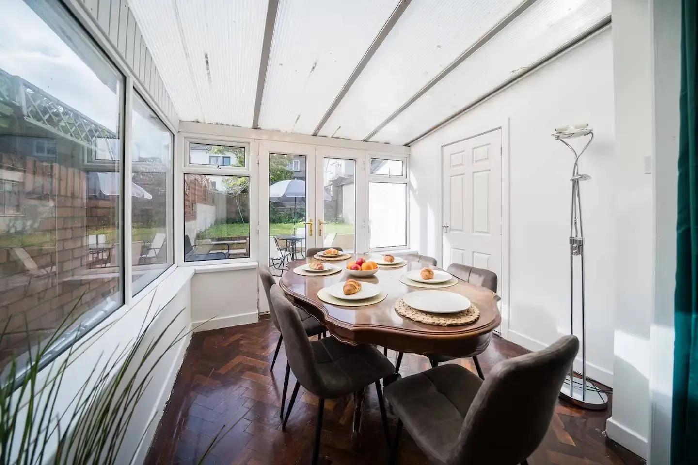Cozy 4 Bedroom House | Sleeps 10 | Cardiff in 236 Albany Road, CF24 3RZ - Property image 4 - VivreStays