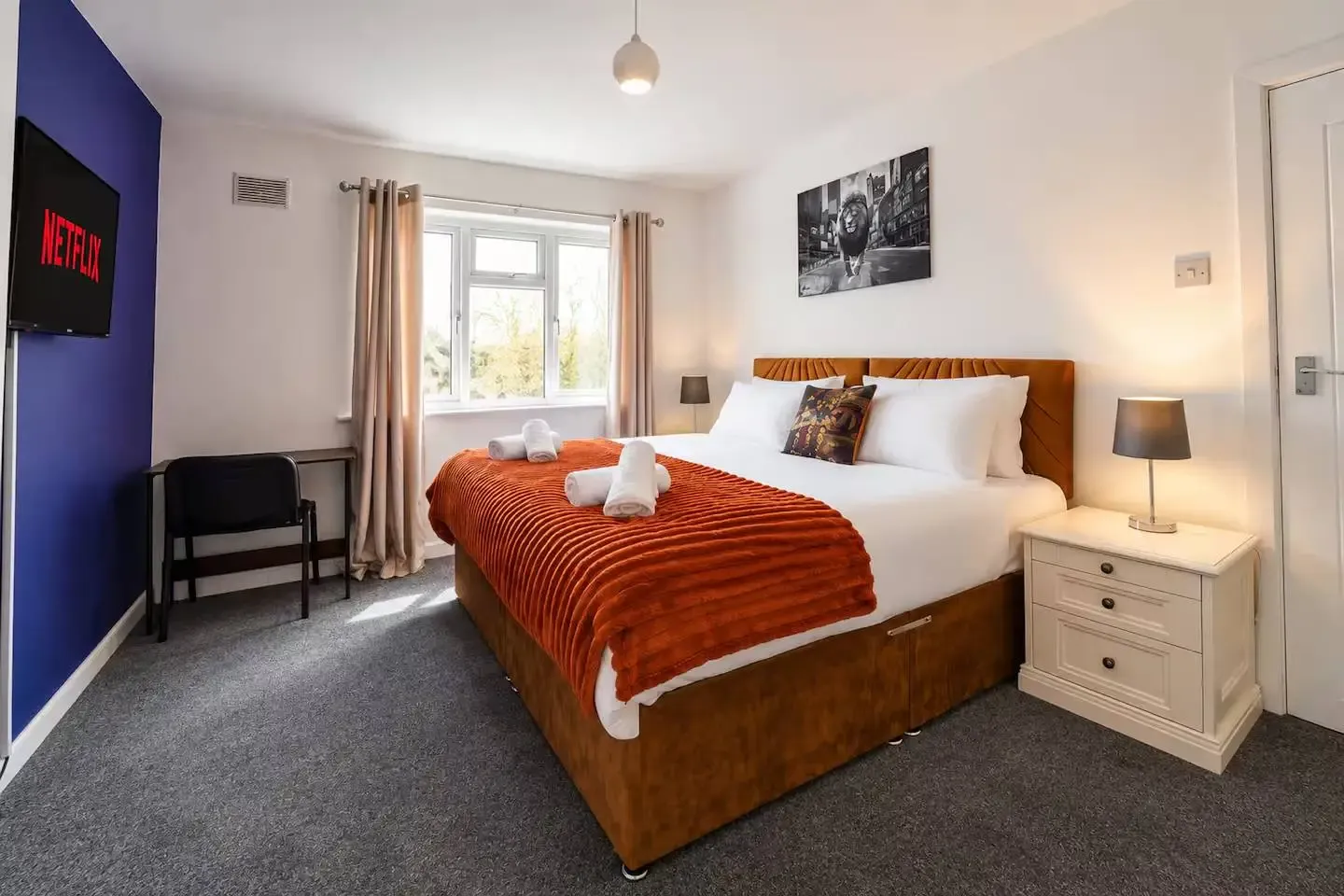 Cozy 4 Bedroom House | Sleeps 10 | Cardiff in 236 Albany Road, CF24 3RZ - Property image 2 - VivreStays
