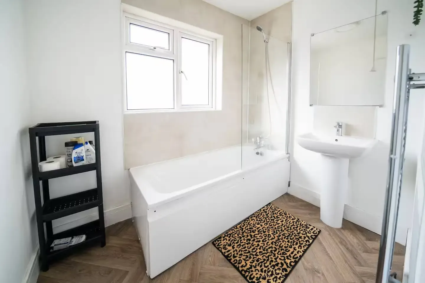 Cozy 4 Bedroom House | Sleeps 10 | Cardiff in 236 Albany Road, CF24 3RZ - Property image 5 - VivreStays