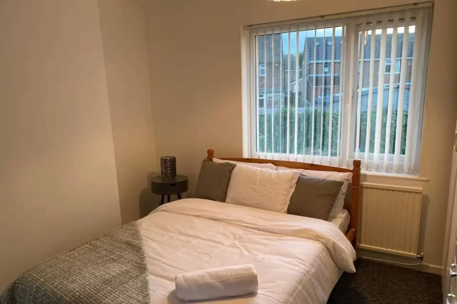 Comfortable 4 Bedroom House in Doncaster in 1 Lilac Crescent, DN12 1NH - Property image 2 - VivreStays