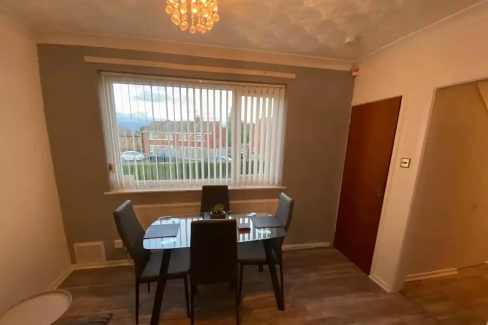 Comfortable 4 Bedroom House in Doncaster in 1 Lilac Crescent, DN12 1NH - Property image 4 - VivreStays