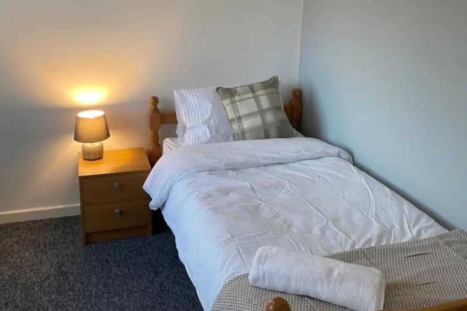 Comfortable 4 Bedroom House in Doncaster in 1 Lilac Crescent, DN12 1NH - Property image 11 - VivreStays