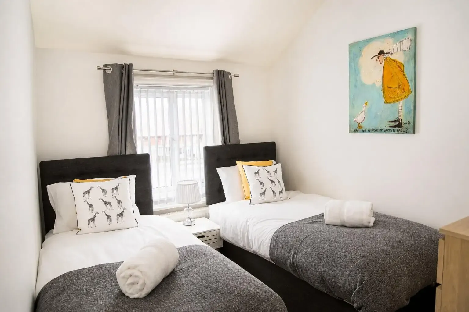 Spacious 3 BR House |6 Guest | Free Parking | Garden in DN12 1AS, Doncaster, South Yorkshire, England, United Kingdom - Property image 5 - VivreStays