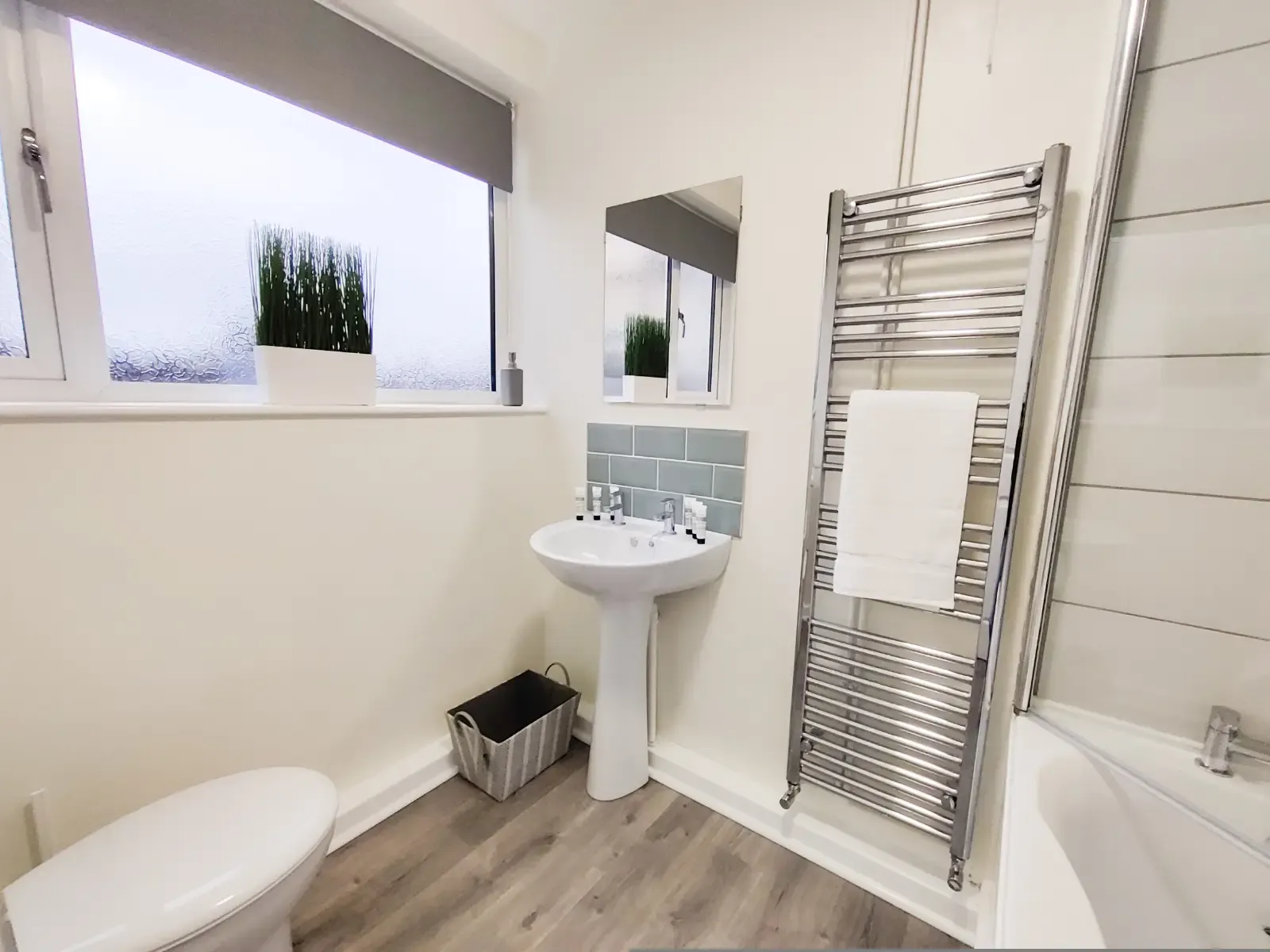 Spacious 3 BR House |6 Guest | Free Parking | Garden in DN12 1AS, Doncaster, South Yorkshire, England, United Kingdom - Property image 13 - VivreStays