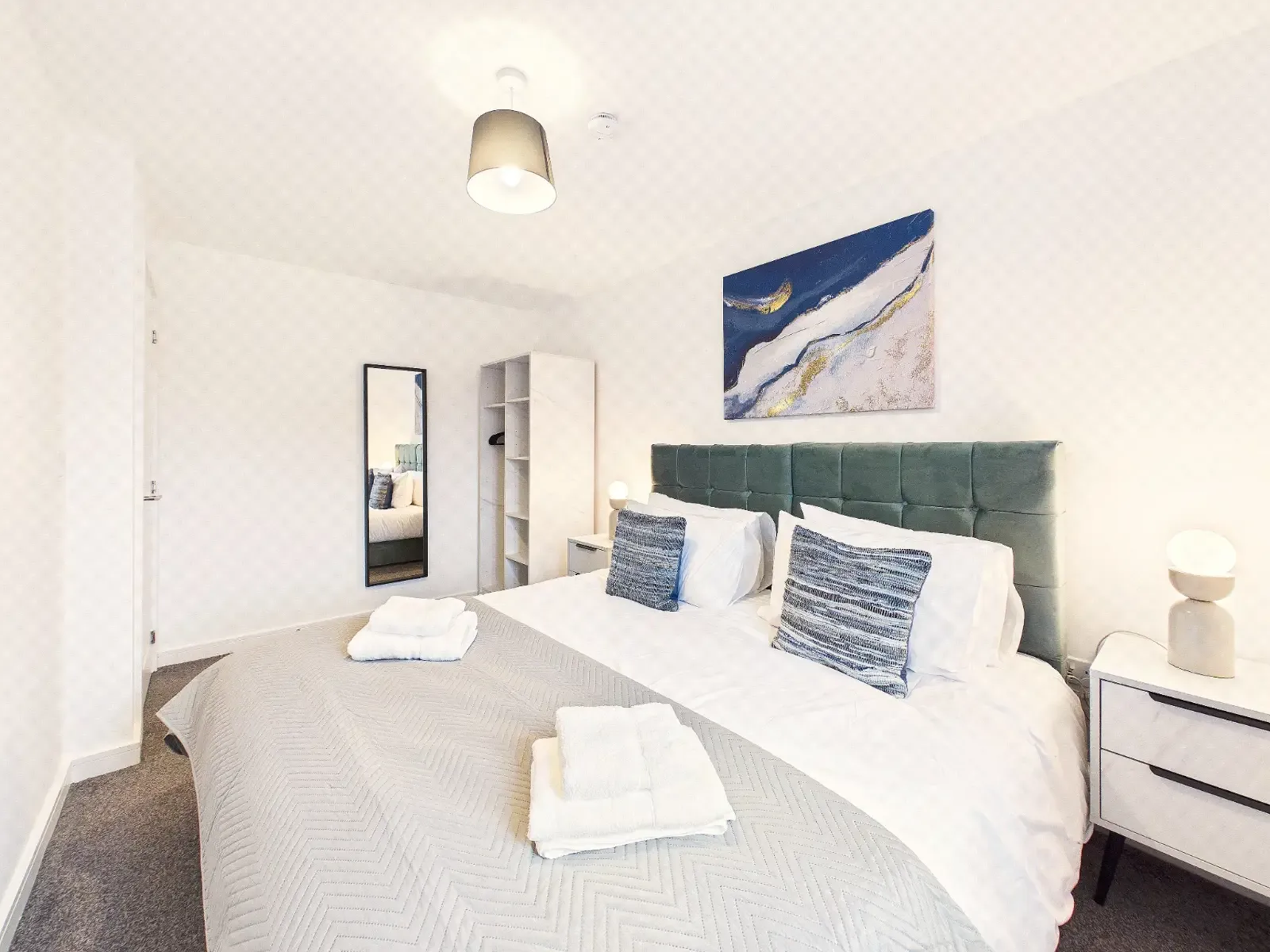 Stylish Central Derby Home + Free Parking in 34 Erasmus Drive, DE1 2DL - Property image 7 - VivreStays
