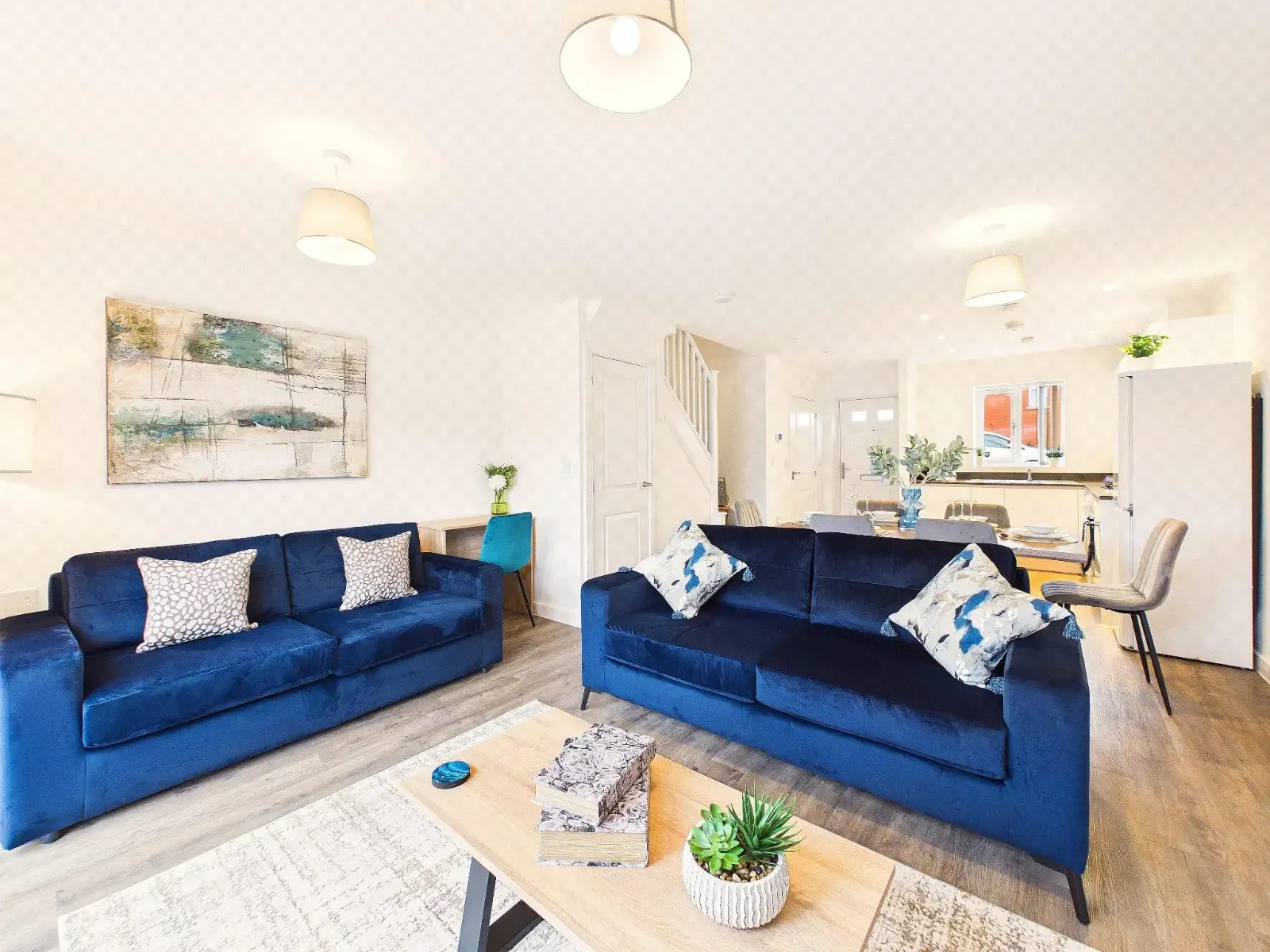 Stylish Central Derby Home + Free Parking in 34 Erasmus Drive, DE1 2DL - Property image 2 - VivreStays
