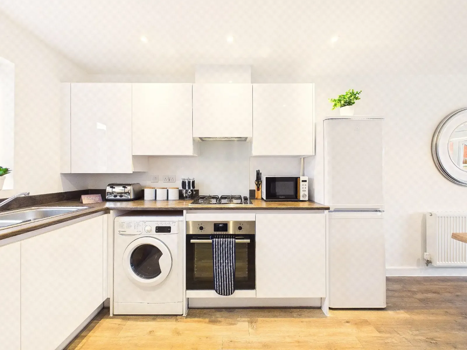 Stylish Central Derby Home + Free Parking in 34 Erasmus Drive, DE1 2DL - Property image 4 - VivreStays