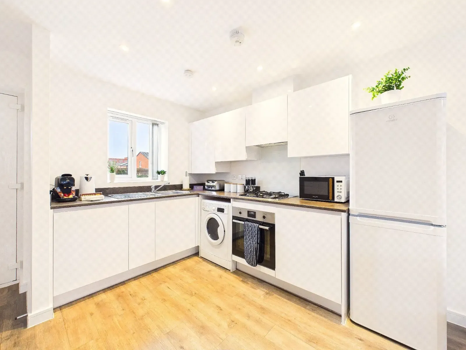 Stylish Central Derby Home + Free Parking in 34 Erasmus Drive, DE1 2DL - Property image 6 - VivreStays