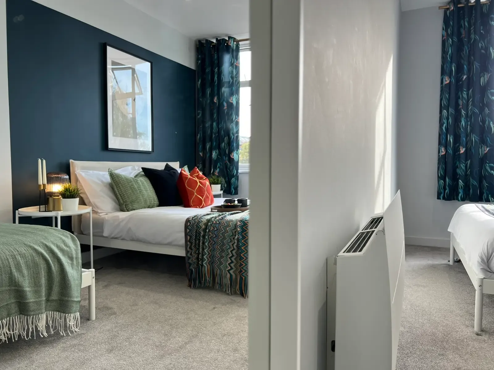 View The Aviary Lower · Spacious 3 Bedroom Apartment in Westbourne, Bournemouth · Sleeps 10 in 40 Poole Road, Bournemouth, BH4 9DW, United Kingdom The Aviary Lower · Spacious 3 Bedroom Apartment in Westbourne, Bournemouth · Sleeps 10 in 40 Poole Road, Bournemouth, BH4 9DW, United Kingdom - Property image 11 - VivreStays