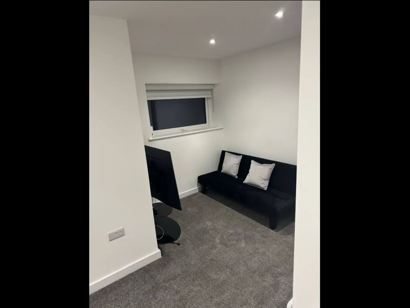 View Modern 1-Bedroom Apartment in Hull – Sleeps 4 in 45 Percy Street, HU2 8BU Modern 1-Bedroom Apartment in Hull – Sleeps 4 in 45 Percy Street, HU2 8BU - Property image 3 - VivreStays