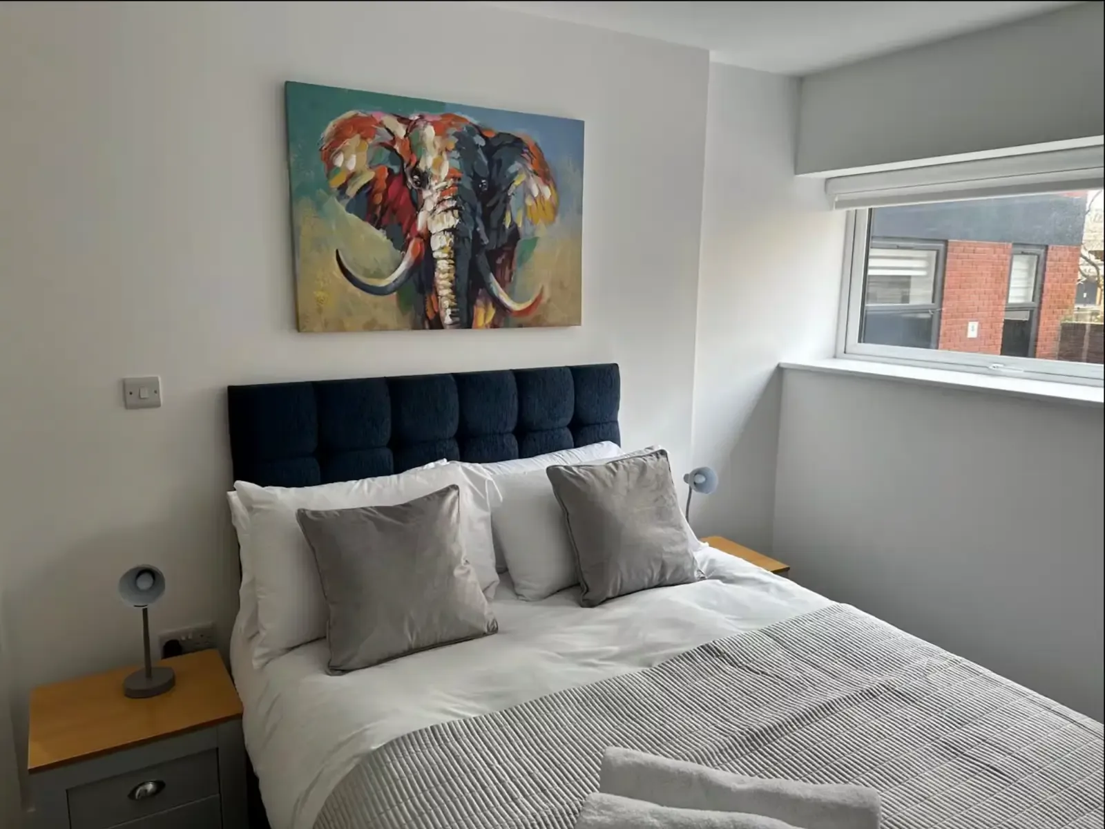 View Modern 1-Bedroom Apartment in Hull – Sleeps 4 in 45 Percy Street, HU2 8BU Modern 1-Bedroom Apartment in Hull – Sleeps 4 in 45 Percy Street, HU2 8BU - Property image 2 - VivreStays