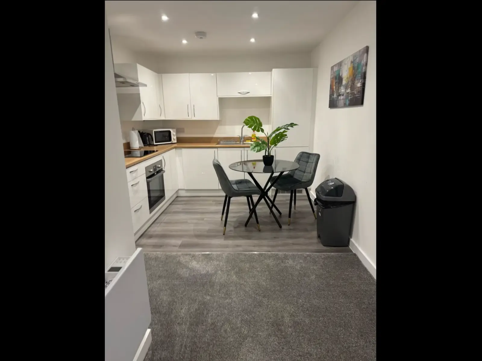 View Modern 1-Bedroom Apartment in Hull – Sleeps 4 in 45 Percy Street, HU2 8BU Modern 1-Bedroom Apartment in Hull – Sleeps 4 in 45 Percy Street, HU2 8BU - Property image 6 - VivreStays