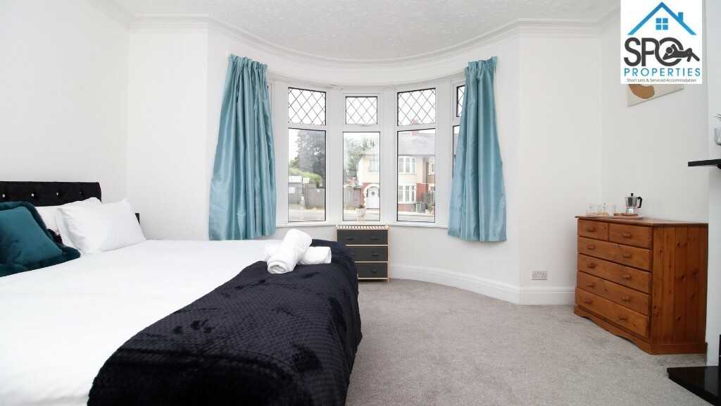 View 4-Bed Contractor Accommodation in Cardiff, South Wales in CF14 1DF, Cardiff, Cardiff, Wales, UK 4-Bed Contractor Accommodation in Cardiff, South Wales in CF14 1DF, Cardiff, Cardiff, Wales, UK - Property image 3 - VivreStays