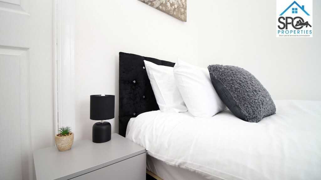 View 4-Bed Contractor Accommodation in Cardiff, South Wales in CF14 1DF, Cardiff, Cardiff, Wales, UK 4-Bed Contractor Accommodation in Cardiff, South Wales in CF14 1DF, Cardiff, Cardiff, Wales, UK - Property image 22 - VivreStays