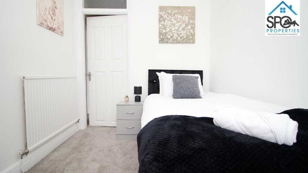 View 4-Bed Contractor Accommodation in Cardiff, South Wales in CF14 1DF, Cardiff, Cardiff, Wales, UK 4-Bed Contractor Accommodation in Cardiff, South Wales in CF14 1DF, Cardiff, Cardiff, Wales, UK - Property image 23 - VivreStays