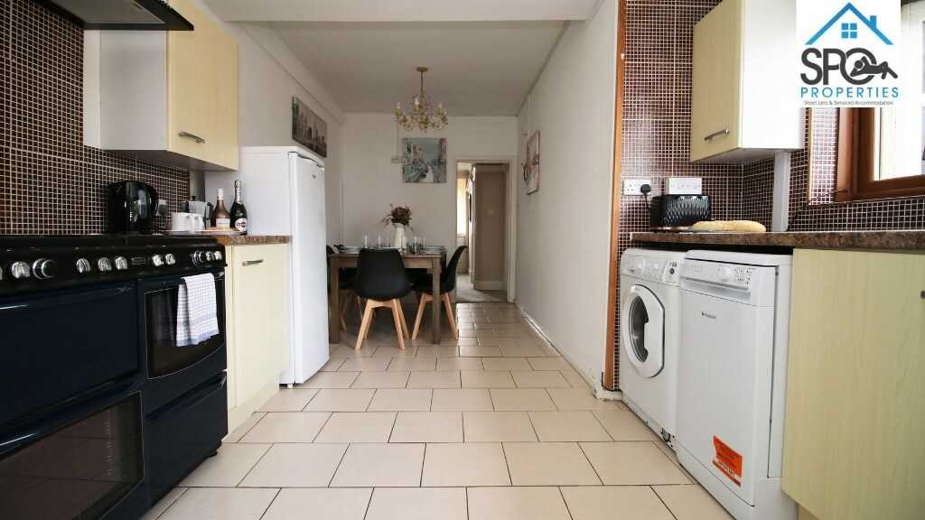 View 4-Bed Contractor Accommodation in Cardiff, South Wales in CF14 1DF, Cardiff, Cardiff, Wales, UK 4-Bed Contractor Accommodation in Cardiff, South Wales in CF14 1DF, Cardiff, Cardiff, Wales, UK - Property image 34 - VivreStays
