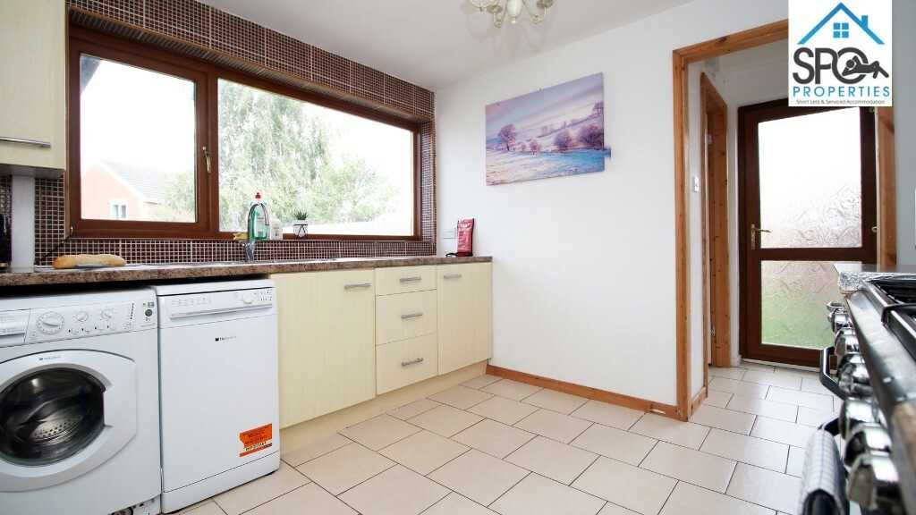 View 4-Bed Contractor Accommodation in Cardiff, South Wales in CF14 1DF, Cardiff, Cardiff, Wales, UK 4-Bed Contractor Accommodation in Cardiff, South Wales in CF14 1DF, Cardiff, Cardiff, Wales, UK - Property image 37 - VivreStays