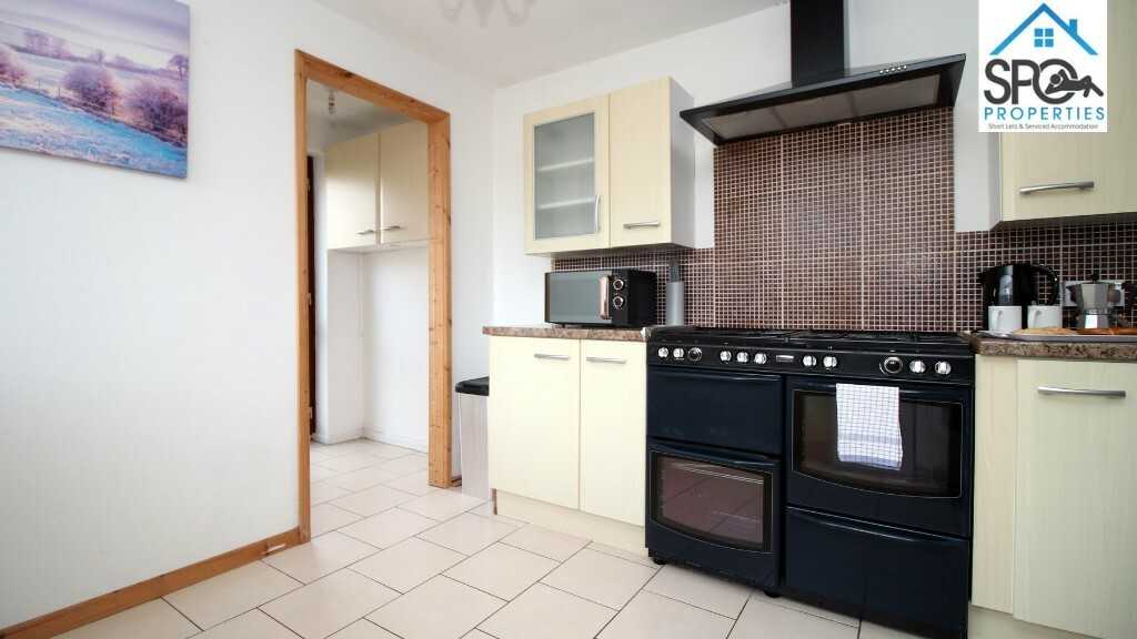 View 4-Bed Contractor Accommodation in Cardiff, South Wales in CF14 1DF, Cardiff, Cardiff, Wales, UK 4-Bed Contractor Accommodation in Cardiff, South Wales in CF14 1DF, Cardiff, Cardiff, Wales, UK - Property image 38 - VivreStays