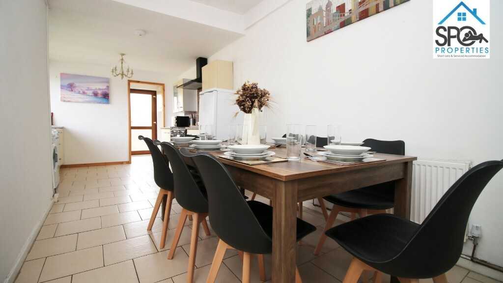 View 4-Bed Contractor Accommodation in Cardiff, South Wales in CF14 1DF, Cardiff, Cardiff, Wales, UK 4-Bed Contractor Accommodation in Cardiff, South Wales in CF14 1DF, Cardiff, Cardiff, Wales, UK - Property image 40 - VivreStays
