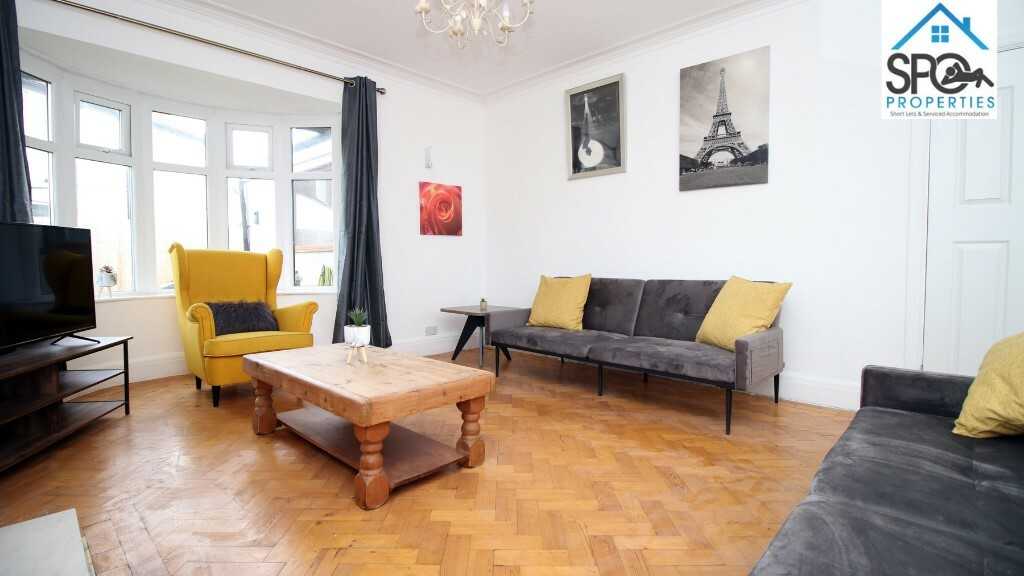 View 4-Bed Contractor Accommodation in Cardiff, South Wales in CF14 1DF, Cardiff, Cardiff, Wales, UK 4-Bed Contractor Accommodation in Cardiff, South Wales in CF14 1DF, Cardiff, Cardiff, Wales, UK - Property image 49 - VivreStays