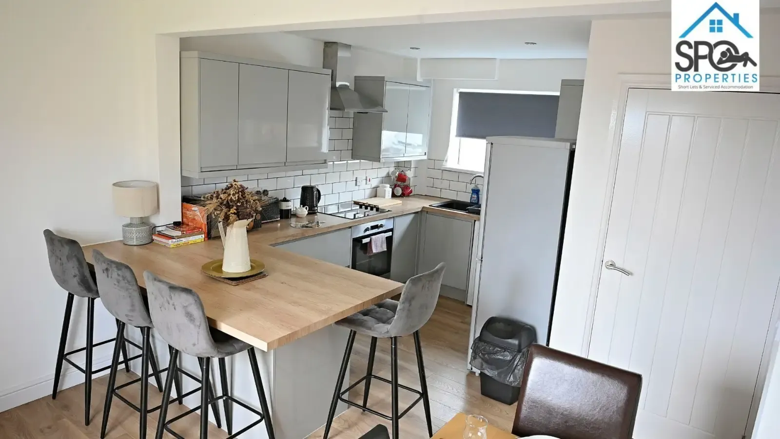 3-Bed Contractor Accommodation in Cwmbran, South Wales in NP44 4UY, Cwmbran, Torfaen, Wales, UK - Property image 7 - VivreStays
