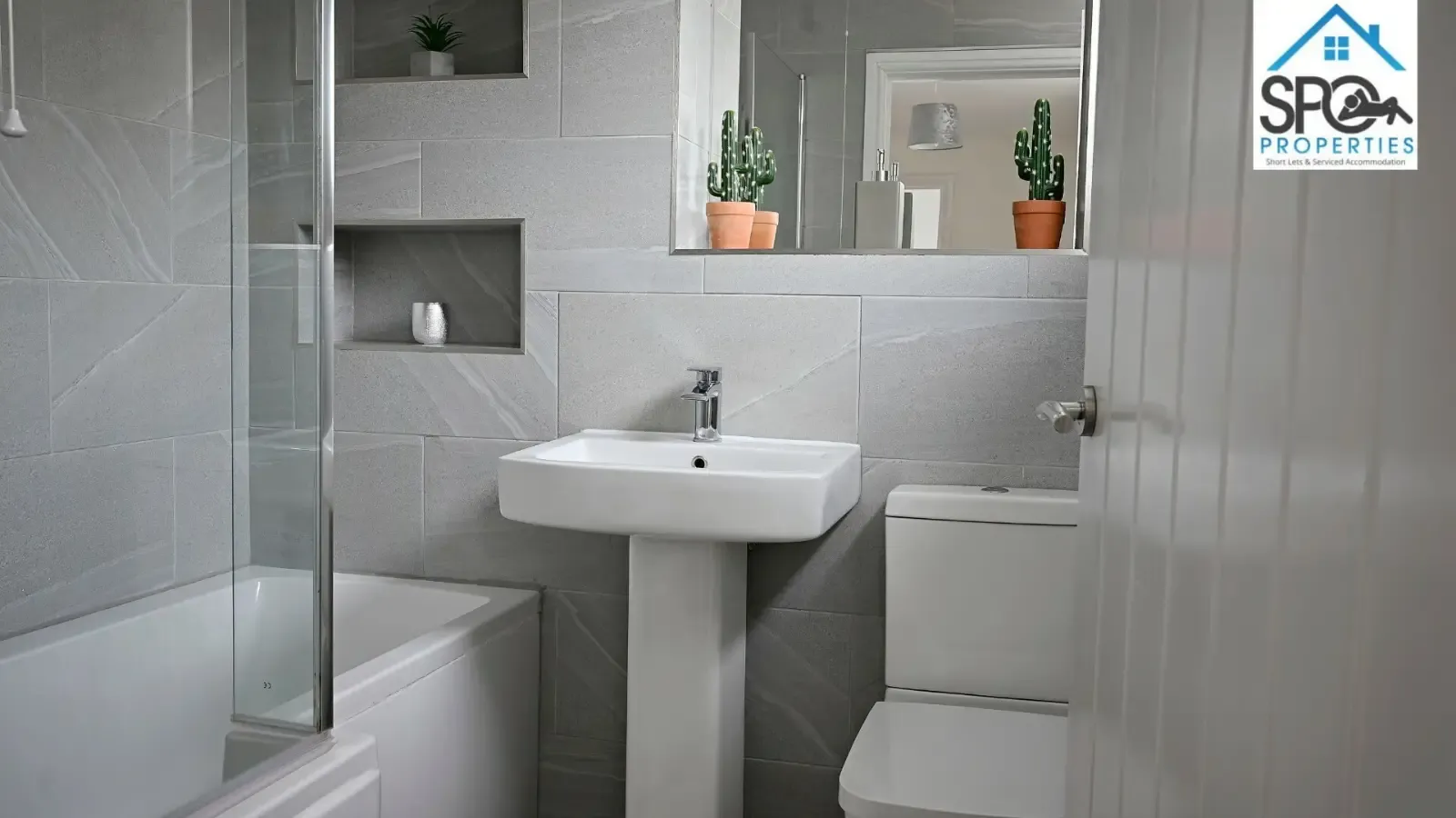 3-Bed Contractor Accommodation in Cwmbran, South Wales in NP44 4UY, Cwmbran, Torfaen, Wales, UK - Property image 12 - VivreStays