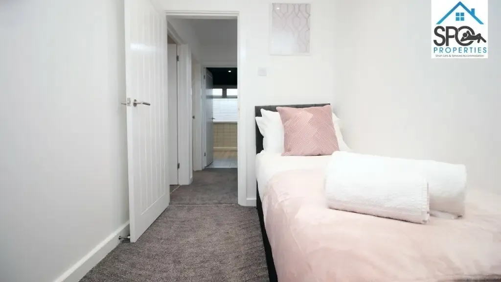 View 3-Bed Contractor Accommodation in Merthyr Tydfil, South Wales in CF48 1PG, Merthyr Tydfil, Merthyr Tydfil, Wales, UK 3-Bed Contractor Accommodation in Merthyr Tydfil, South Wales in CF48 1PG, Merthyr Tydfil, Merthyr Tydfil, Wales, UK - Property image 7 - VivreStays
