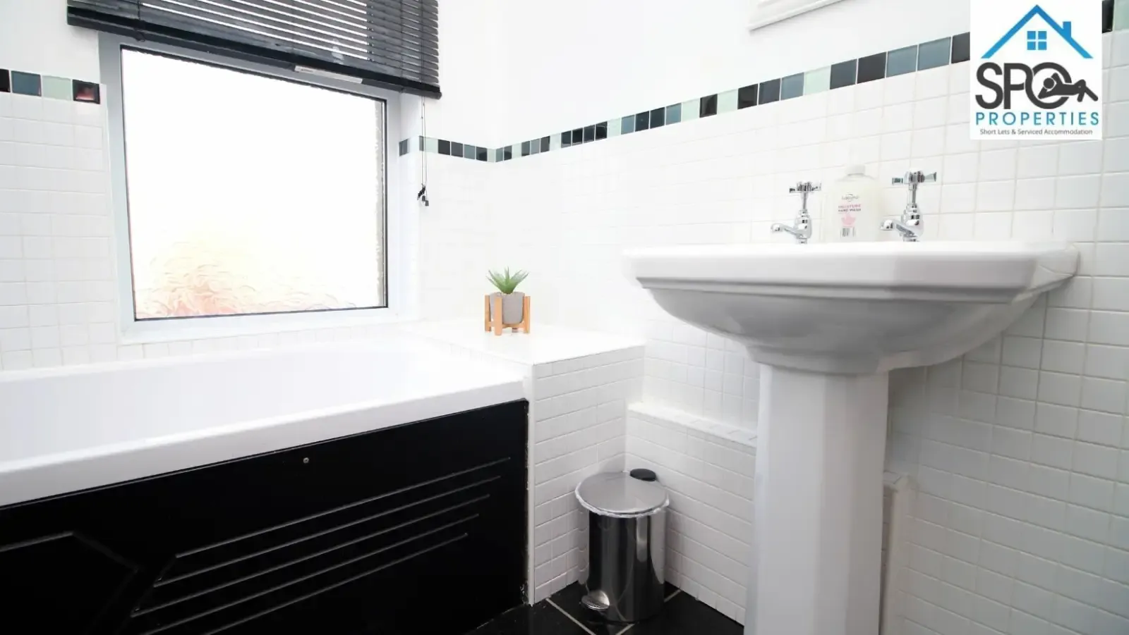 3-Bed Contractor Accommodation in Pontypool, South Wales in NP4 6DP, Pontypool, Torfaen, Wales, UK - Property image 19 - VivreStays