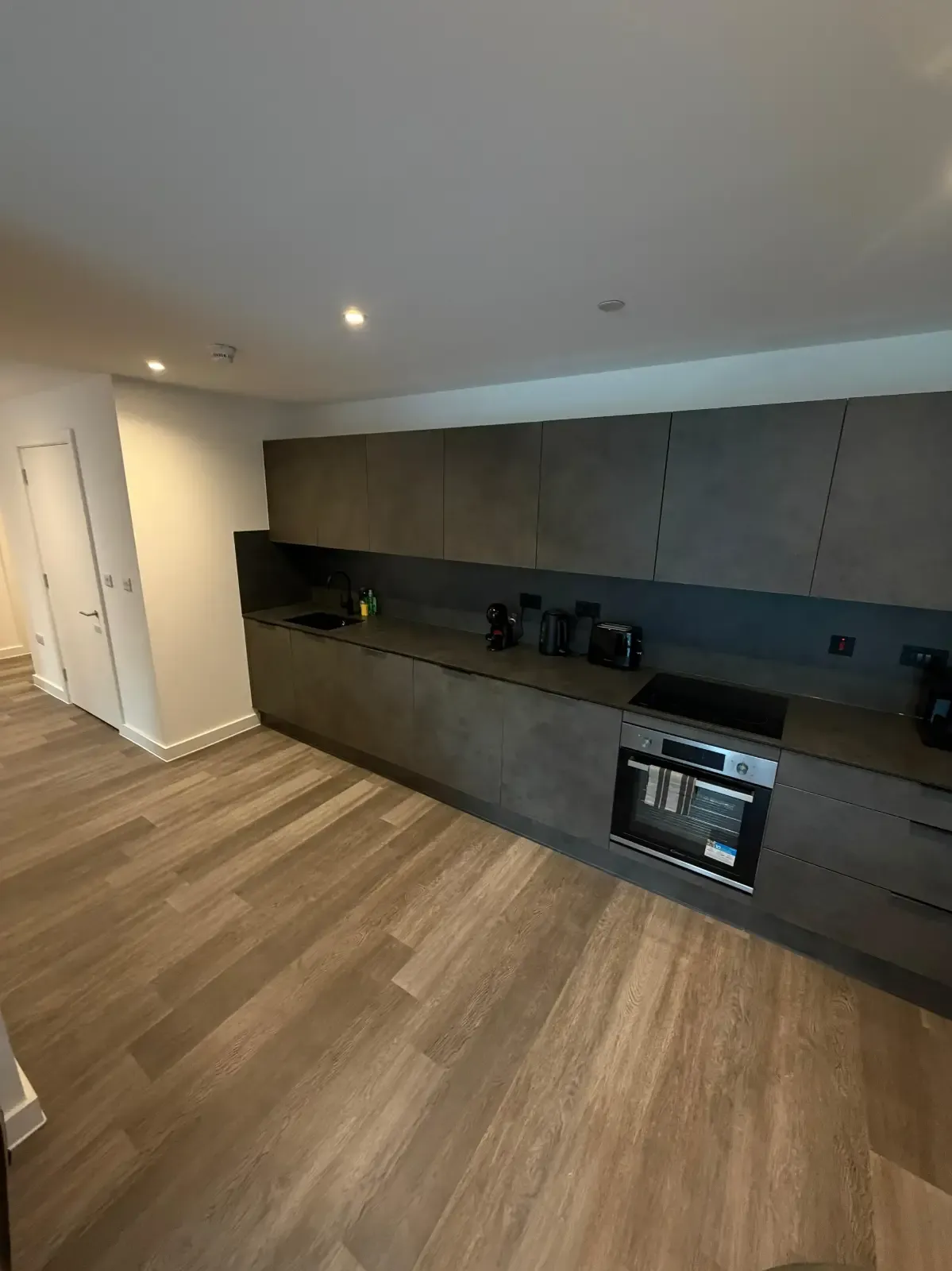 Stunning 3 Bedroom Apartment - Berkeley Square Apartments serviced apartment - Salford - VivreStays