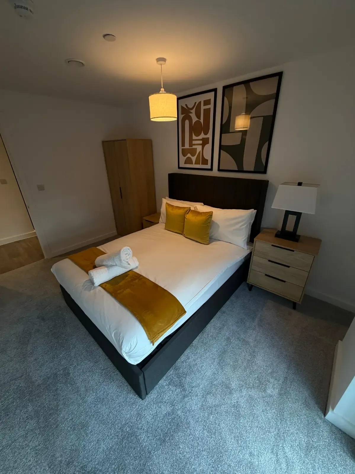 Stunning 3 Bedroom Apartment - Berkeley Square Apartments in 321 Ordsall Lane, M5 3AN - Property image 3 - VivreStays
