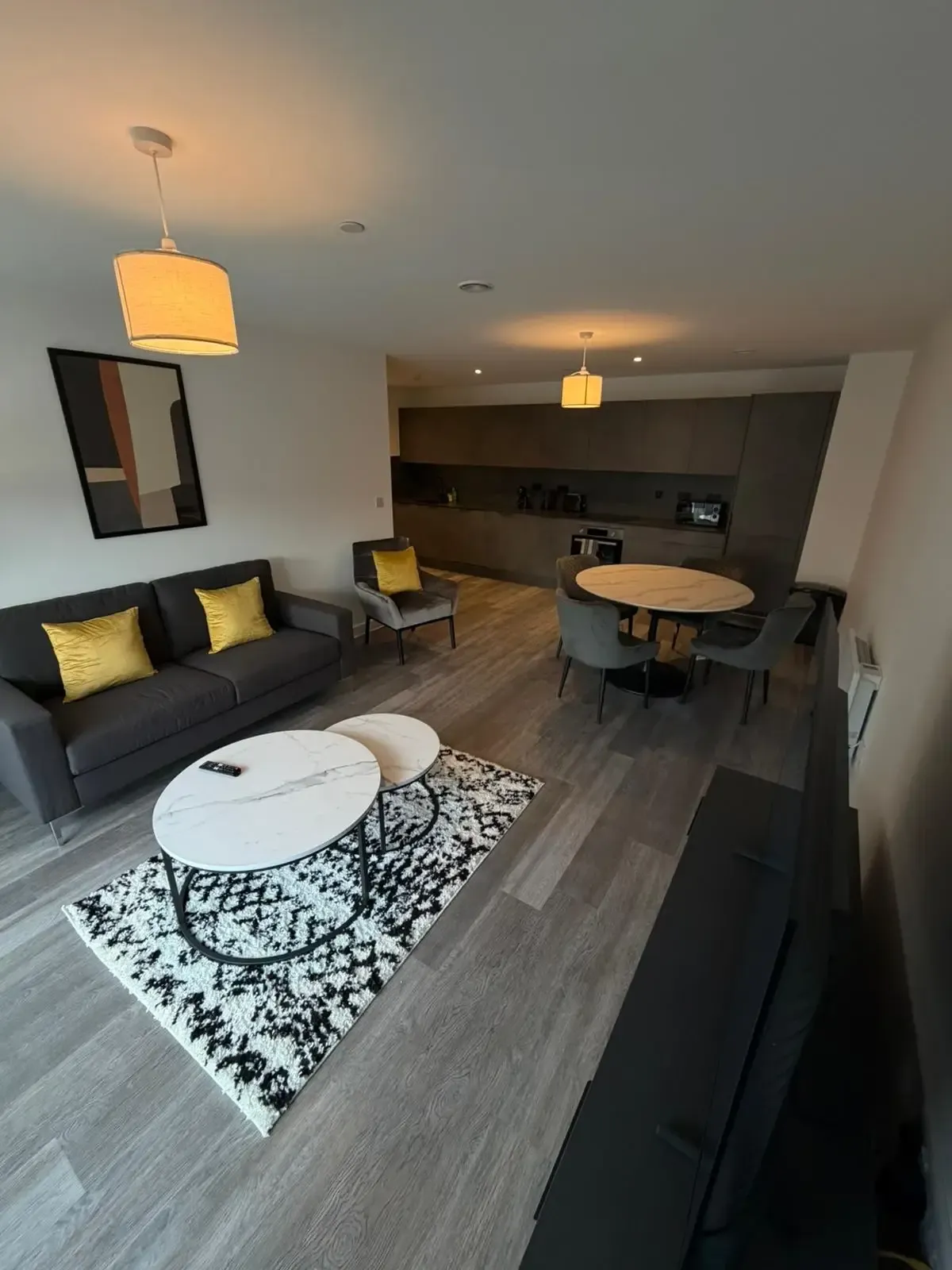 Stunning 3 Bedroom Apartment - Berkeley Square Apartments in 321 Ordsall Lane, M5 3AN - Property image 7 - VivreStays