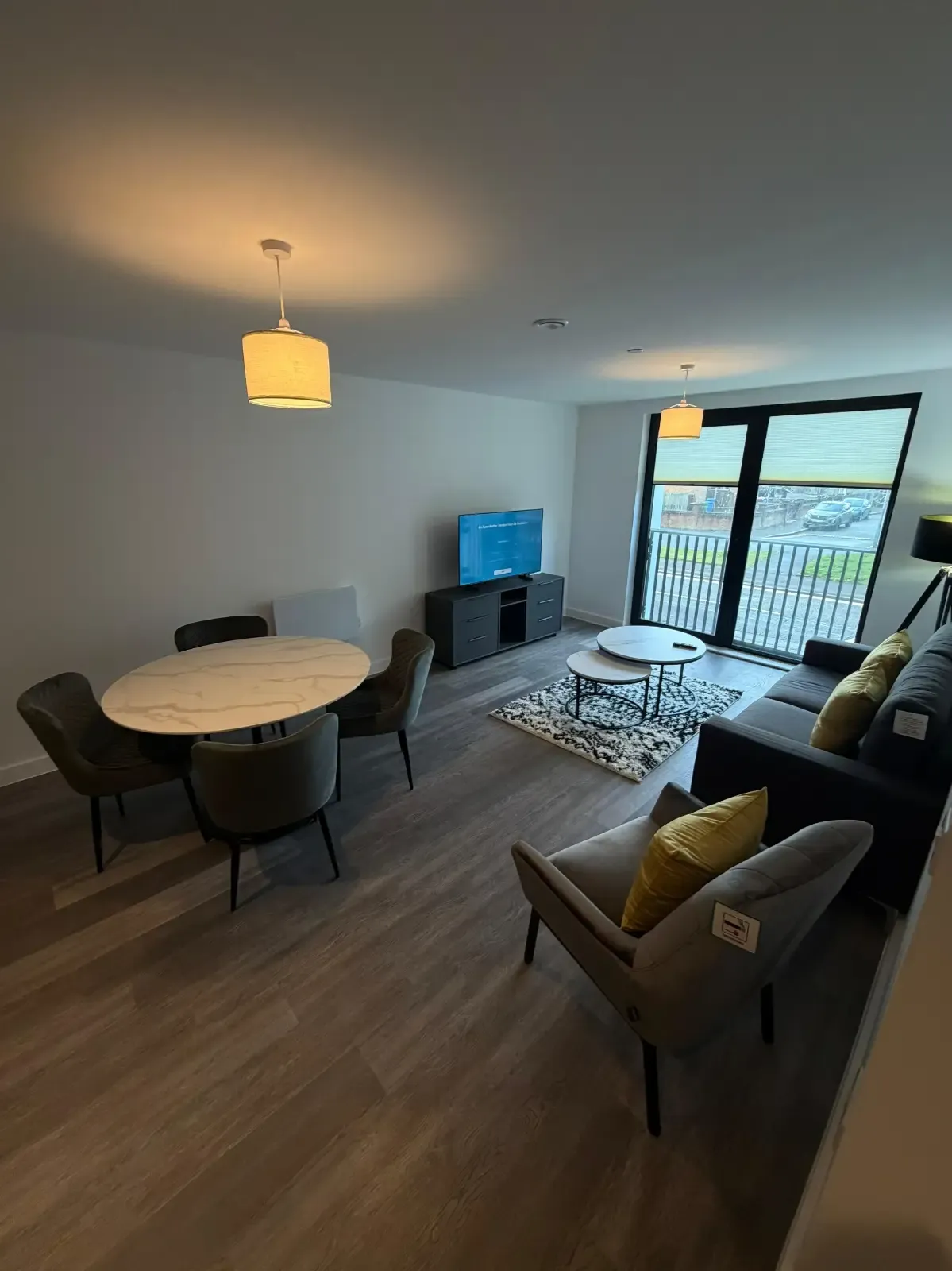 Stunning 3 Bedroom Apartment - Berkeley Square Apartments in 321 Ordsall Lane, M5 3AN - Property image 11 - VivreStays