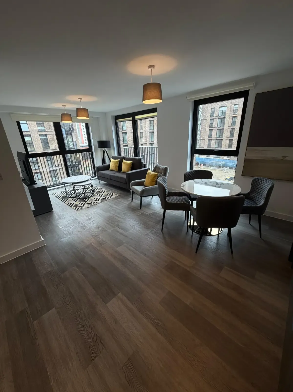 Bright & Spacious 3 Bed Apartment with Balcony at Berkeley Square in 321 Ordsall Lane, Salford, M5 3AN, UK - Property image 4 - VivreStays