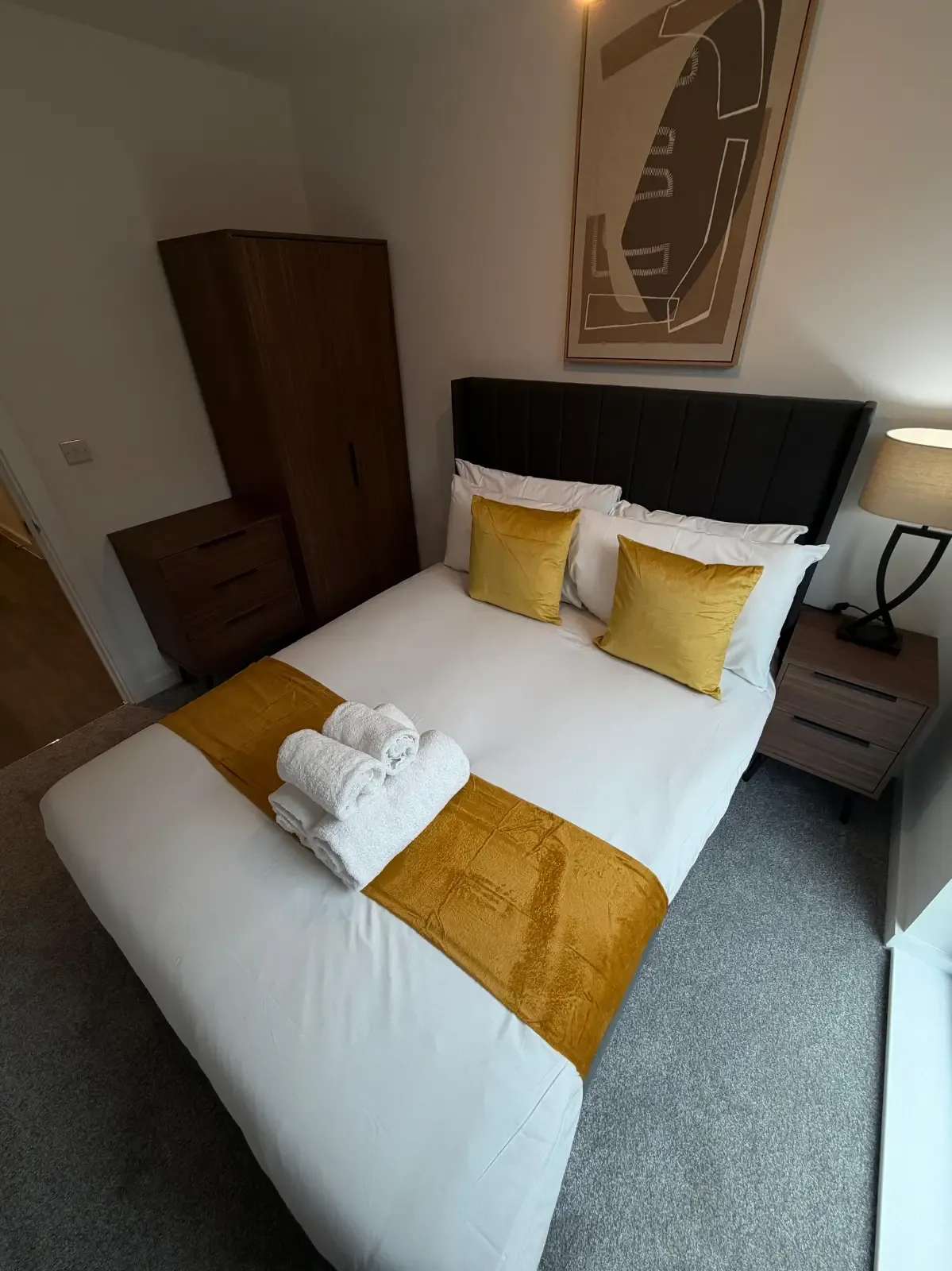 Bright & Spacious 3 Bed Apartment with Balcony at Berkeley Square in 321 Ordsall Lane, Salford, M5 3AN, UK - Property image 8 - VivreStays