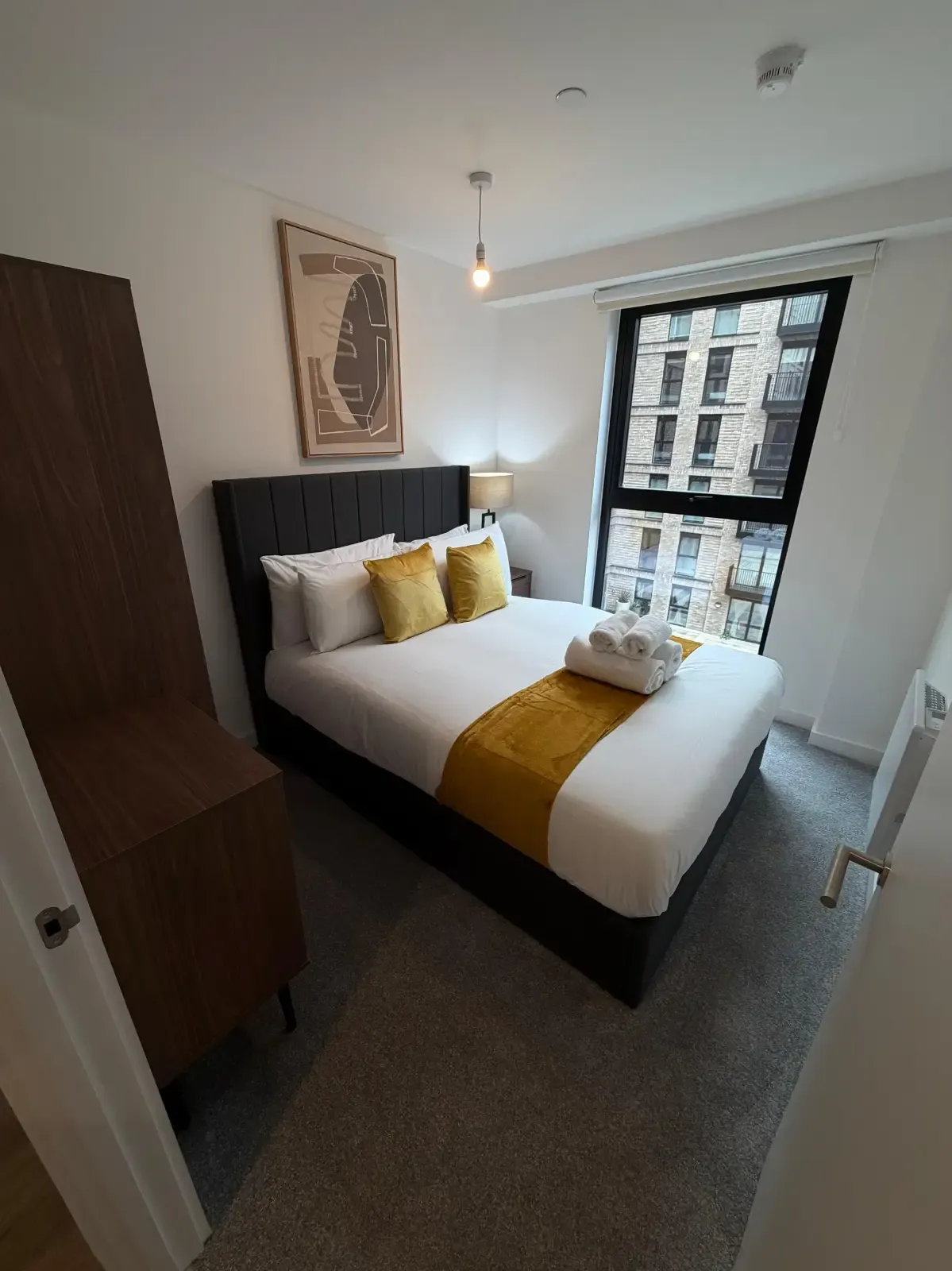 Bright & Spacious 3 Bed Apartment with Balcony at Berkeley Square in 321 Ordsall Lane, Salford, M5 3AN, UK - Property image 10 - VivreStays