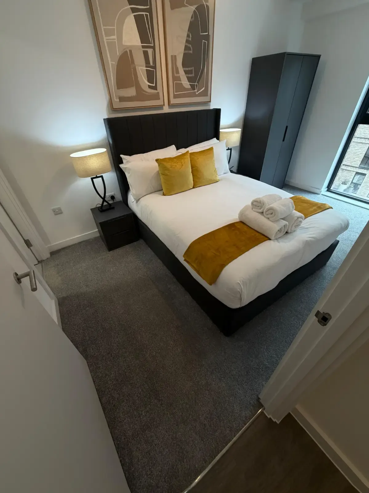 Bright & Spacious 3 Bed Apartment with Balcony at Berkeley Square in 321 Ordsall Lane, Salford, M5 3AN, UK - Property image 13 - VivreStays