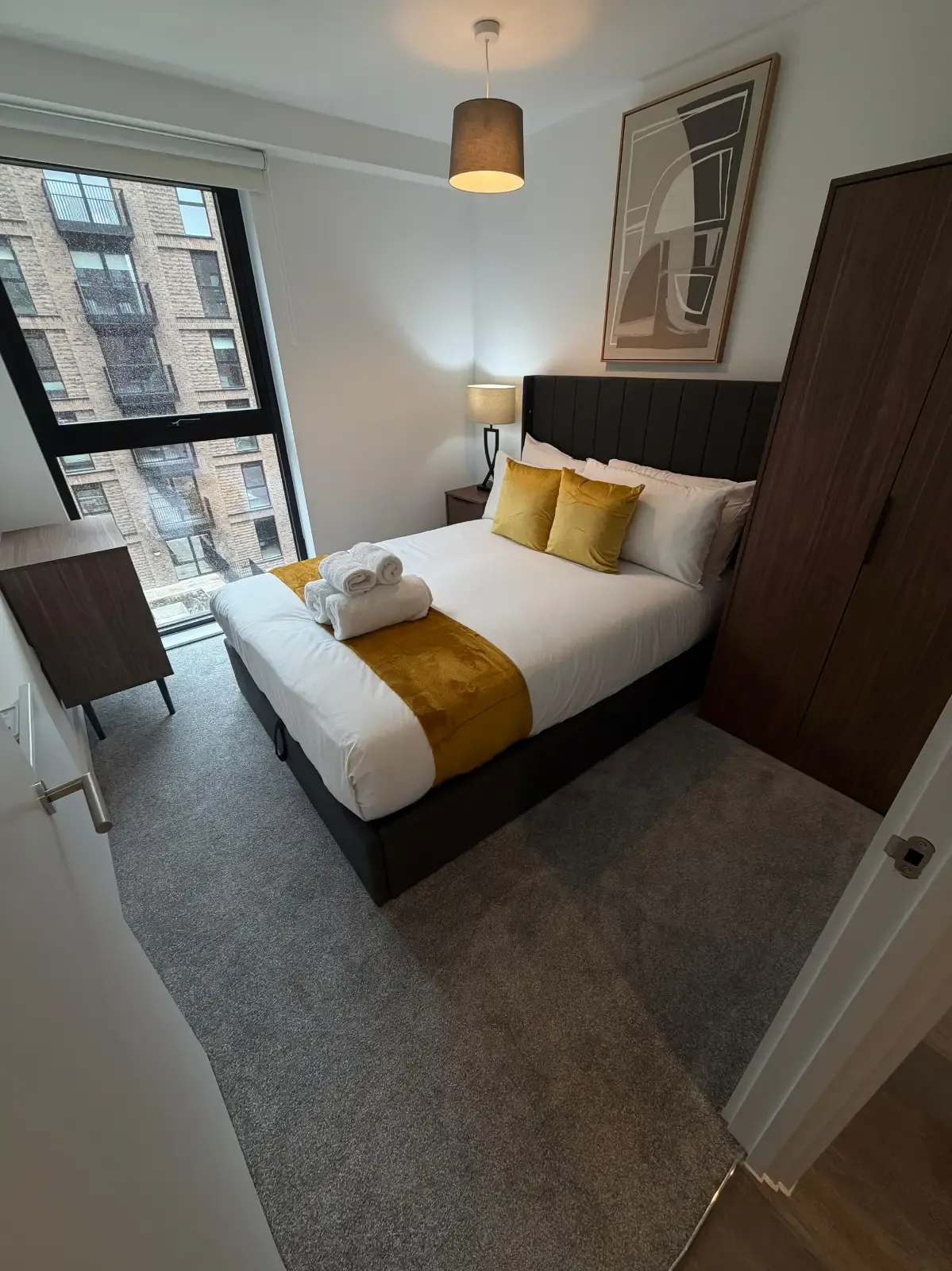 Bright & Spacious 3 Bed Apartment with Balcony at Berkeley Square in 321 Ordsall Lane, Salford, M5 3AN, UK - Property image 18 - VivreStays