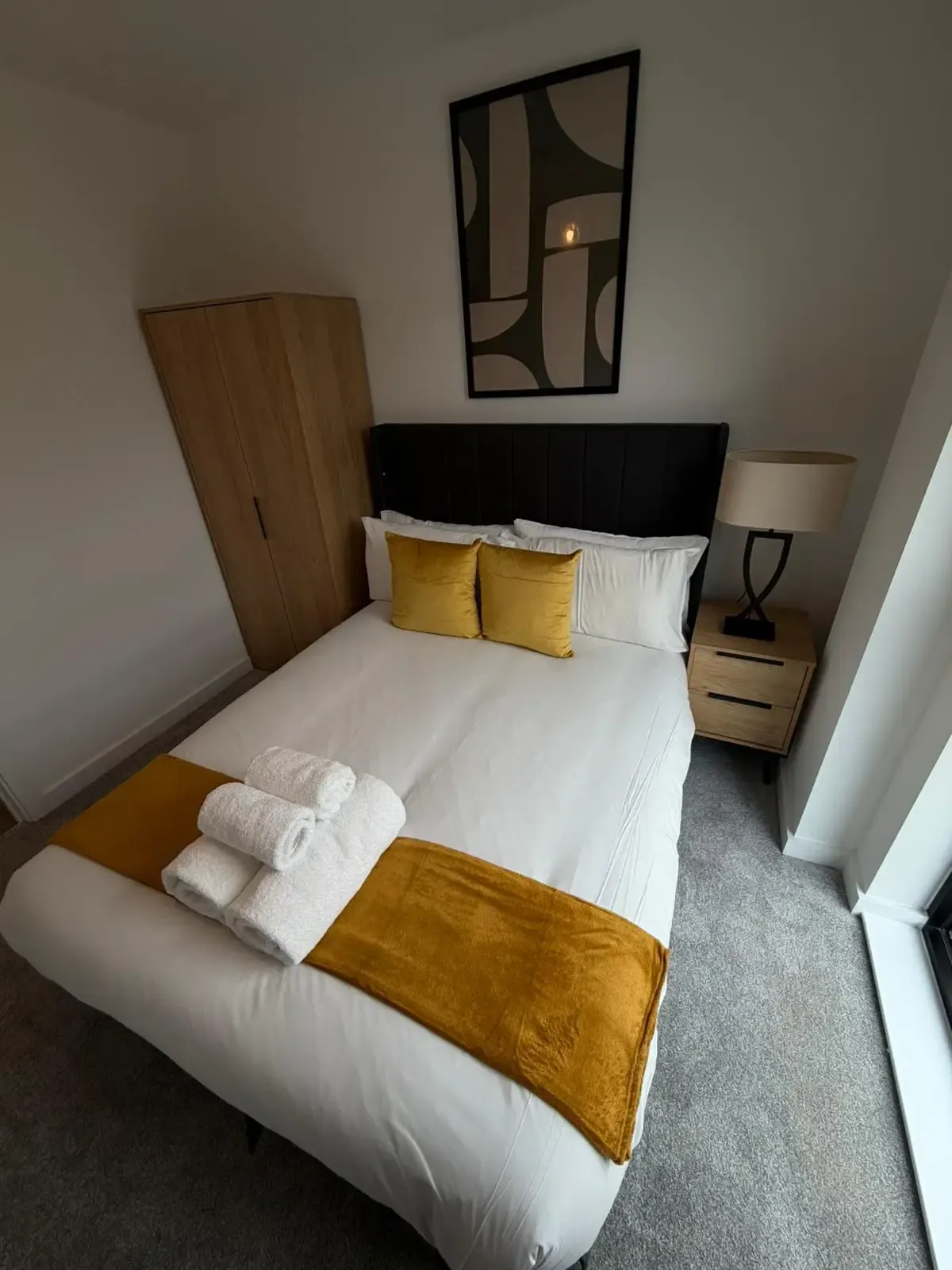 Stunning 2 Bedroom Apartment with Balcony- Berkeley Square Apartments in 321 Ordsall Lane, Salford, M5 3AN, UK - Property image 3 - VivreStays