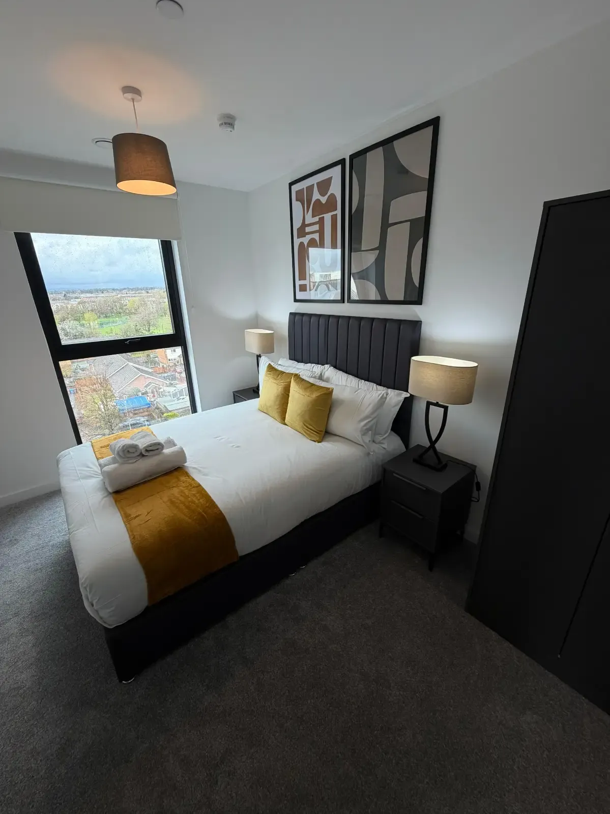 Stunning 2 Bedroom Apartment with Balcony- Berkeley Square Apartments in 321 Ordsall Lane, Salford, M5 3AN, UK - Property image 2 - VivreStays