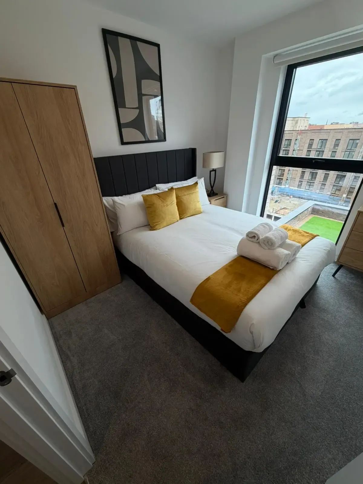 Stunning 2 Bedroom Apartment with Balcony- Berkeley Square Apartments in 321 Ordsall Lane, Salford, M5 3AN, UK - Property image 9 - VivreStays